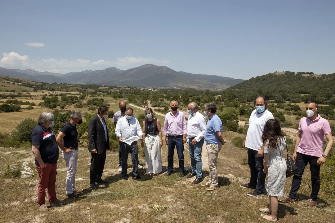 El consejero de Obras P&uacute;blicas, Ordenaci&oacute;n del Territorio y Urbanismo, Jos&eacute; Luis Gochicoa, visita Campoo y se re&uacute;ne con la presidenta de la Confederaci&oacute;n Hidrogr&aacute;fica del Ebro y los alcaldes de Hermandad de Campoo de Suso, Campoo de Enmedio y Reinosa.