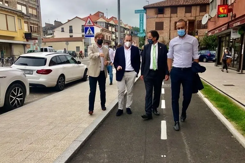 Visita carril bici que conecta Torrelavega con Puente San Miguel