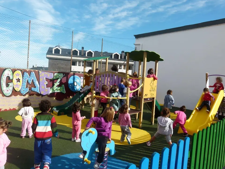Espacio del patio del colegio Portus Blendium de Suances que ser&aacute; cubierta