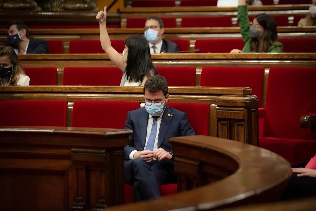 El president de la Generalitat, Pere Aragon&egrave;s, en un Pleno en el Parlament de Catalunya, a 22 de julio de 2021, en Barcelona, Catalunya (Espa&ntilde;a). La sesi&oacute;n de hoy es una continuaci&oacute;n de las de ayer y el martes 20. En el pleno de este mi&eacute;rcoles el Govern d