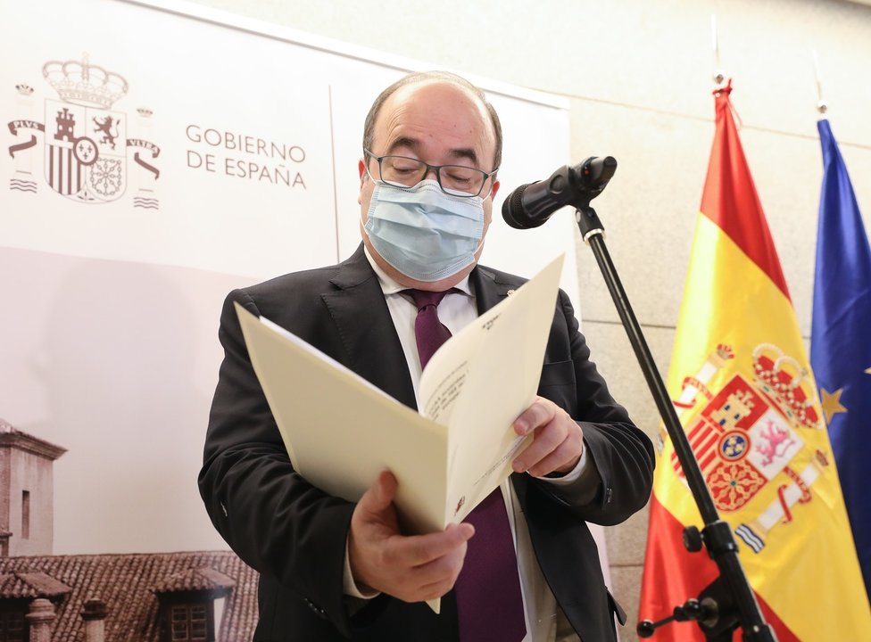El ministro de Cultura y Deporte, Miquel Iceta, tras la XXIX Reunión del Pleno de la Conferencia Sectorial de Cultura, en el Claustro de los Jerónimos del Museo Nacional del Prado.