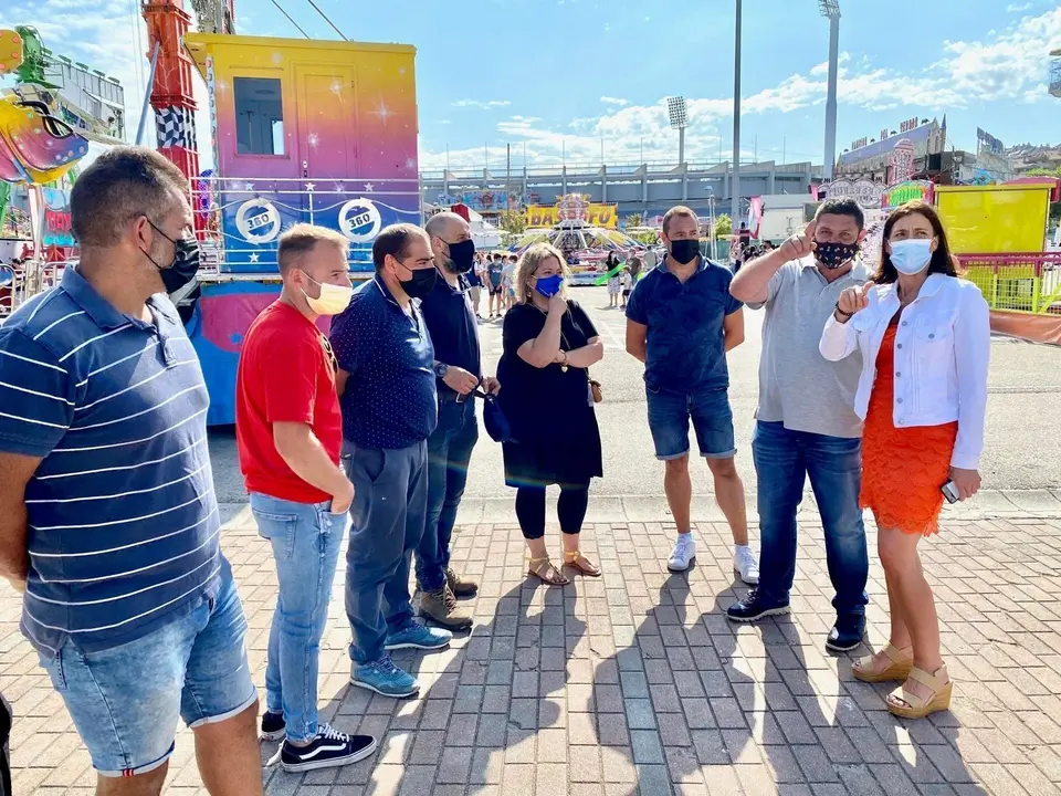 Igual visita el recinto ferial de Santiago y se re&uacute;ne con los feriantes.