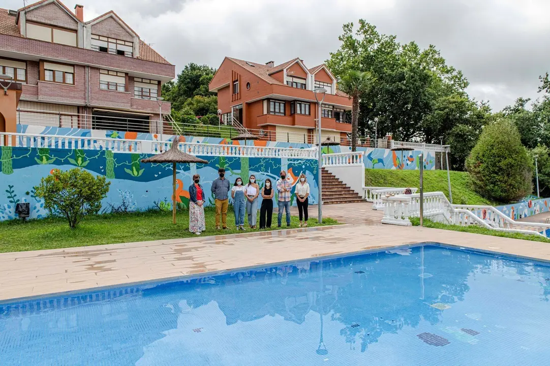 Murales de las piscinas de Puente San Miguel