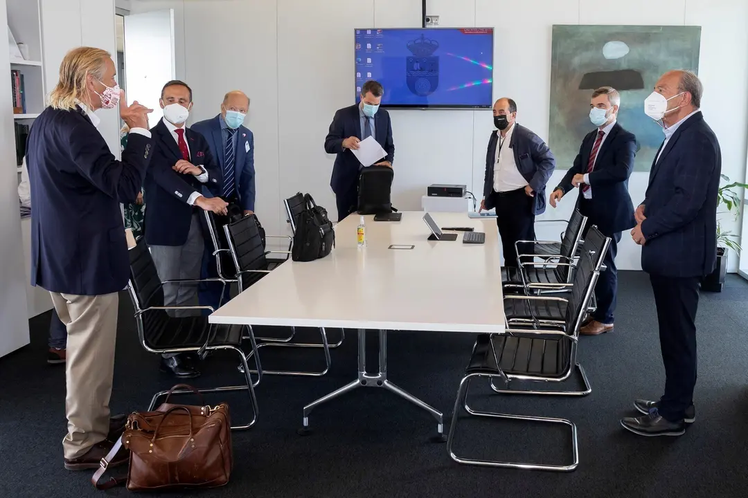 El consejero de Industria, Turismo, Innovaci&oacute;n, Transporte y Comercio, Javier L&oacute;pez Marcano, se re&uacute;ne con representantes de Forgings y Castings.