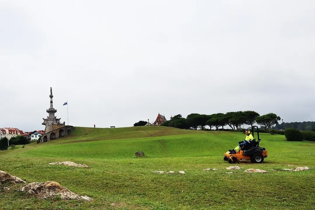 Labores dentro del programa de Corporaciones Locales en Comillas