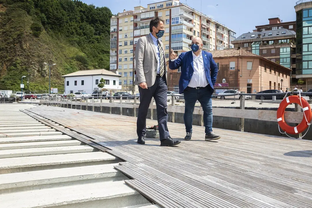 El consejero de Obras P&uacute;blicas, Ordenaci&oacute;n del Territorio y Urbanismo, Jos&eacute; Luis Gochicoa, visita las obras que est&aacute; llevando a cabo su departamento.