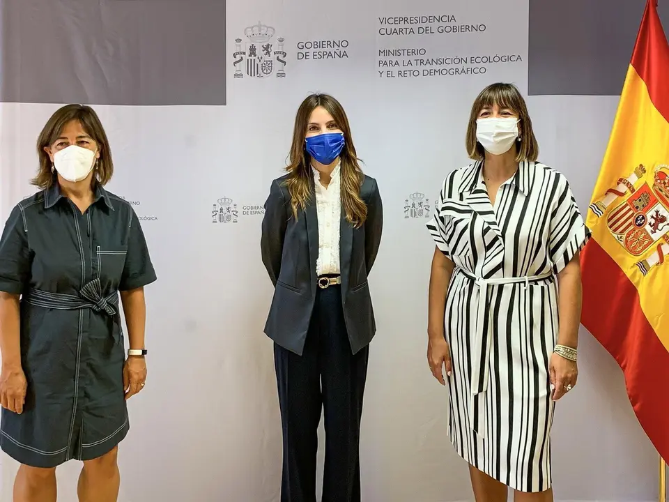 La consejera de Econom&iacute;a, Mar&iacute;a S&aacute;nchez, y la directora general de Fondos Europeos, Paz D&iacute;az, presentar&aacute;n el proyecto IBIO a Juana L&oacute;pez, directora general de Pol&iacute;ticas contra la Despoblaci&oacute;n del Ministerio para la Transici&oacute;n Ecol&oacute;gica.