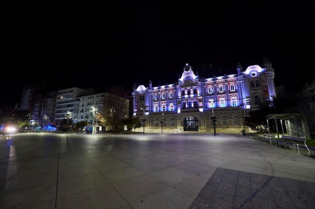 Archivo - La plaza del Ayuntamiento de Santander vacía