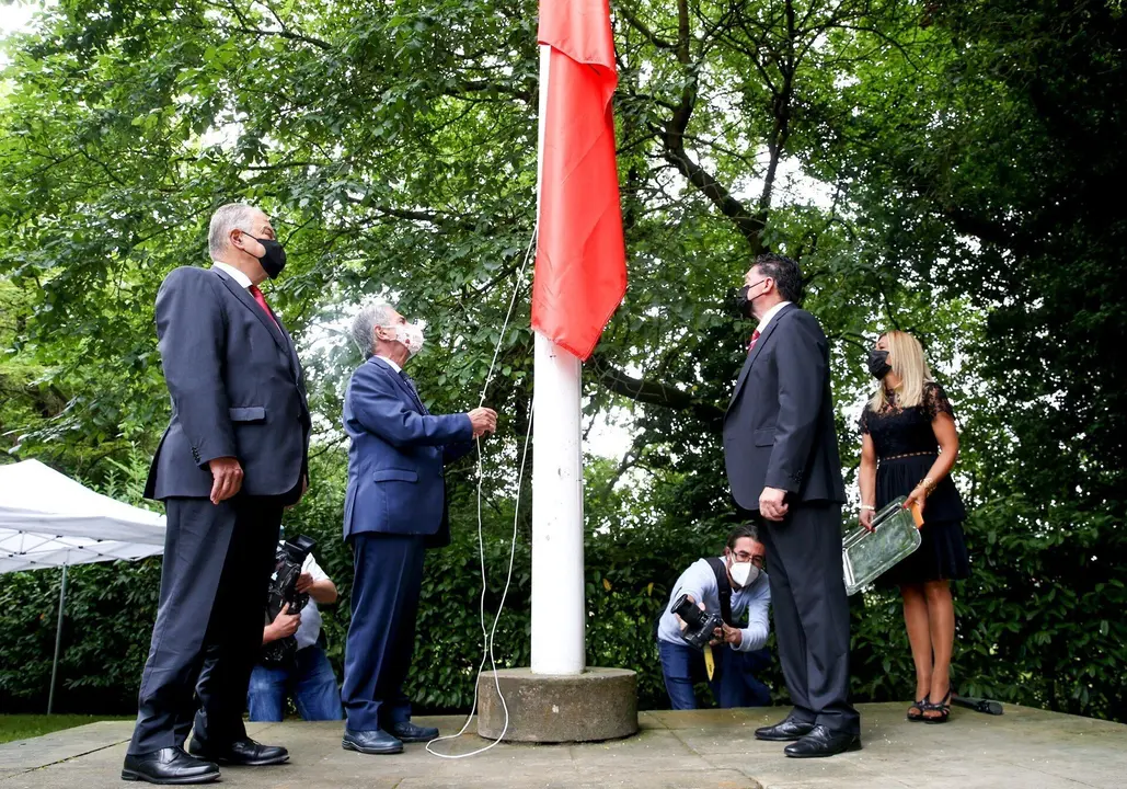 El presidente de Cantabria, Miguel &Aacute;ngel Revilla, acompa&ntilde;ado por el vicepresidente y consejero de Universidades, Igualdad, Cultura y Deporte, Pablo Zuloaga, y otros consejeros, preside el acto conmemorativo del D&iacute;a de las Instituciones