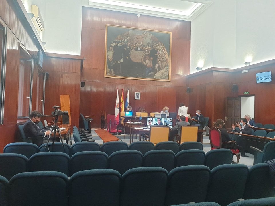 Archivo - Pleno del Ayuntamiento de Santander