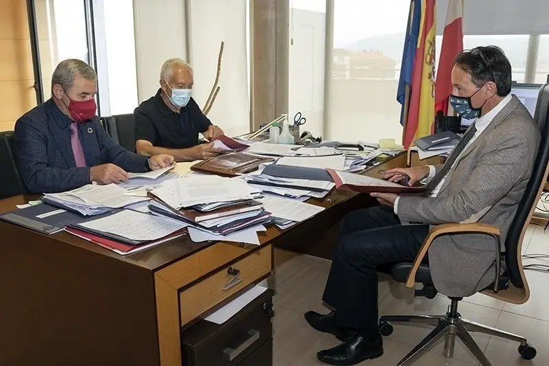 11:00 horas. Despacho del consejero de Obras P&uacute;blicas, Ordenaci&oacute;n del Territorio y Urbanismo

El consejero de Obras P&uacute;blicas, Ordenaci&oacute;n del Territorio y Urbanismo, Jos&eacute; Luis Gochicoa, se re&uacute;ne con el alcalde de Bezana, Alberto Garc&iacute;a.
