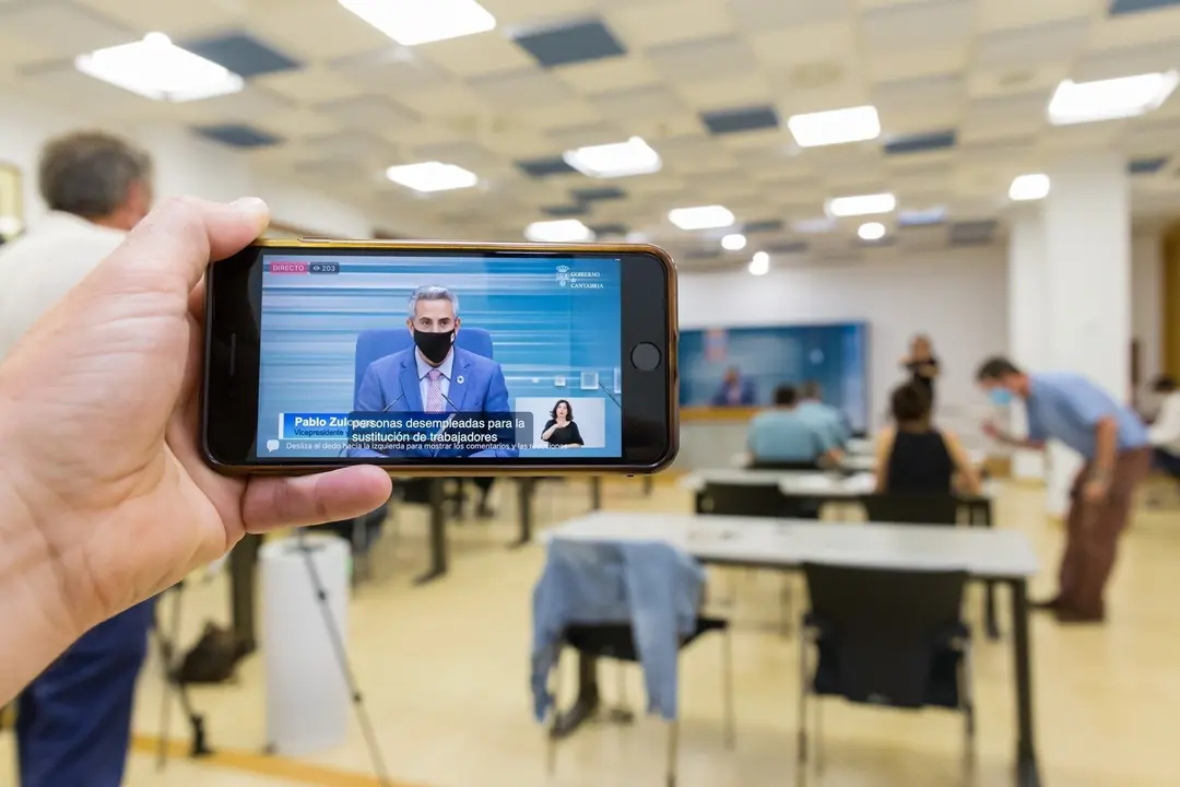 El vicepresidente y consejero de Universidades, Igualdad, Cultura y Deporte, Pablo Zuloaga, informa, en rueda de prensa, de los acuerdos del Consejo de Gobierno.