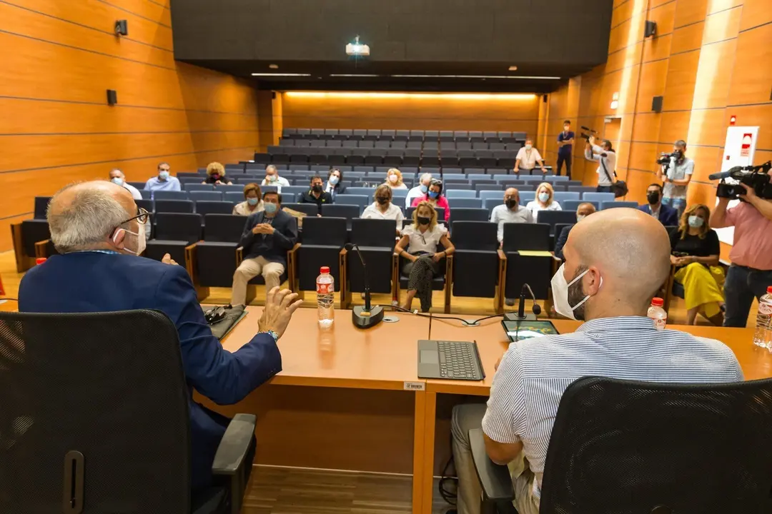 El consejero de Sanidad, Miguel Rodr&iacute;guez, y el director general de Salud P&uacute;blica, Reinhard Wallmann, se re&uacute;nen con los alcaldes de los 19 municipios en nivel 3