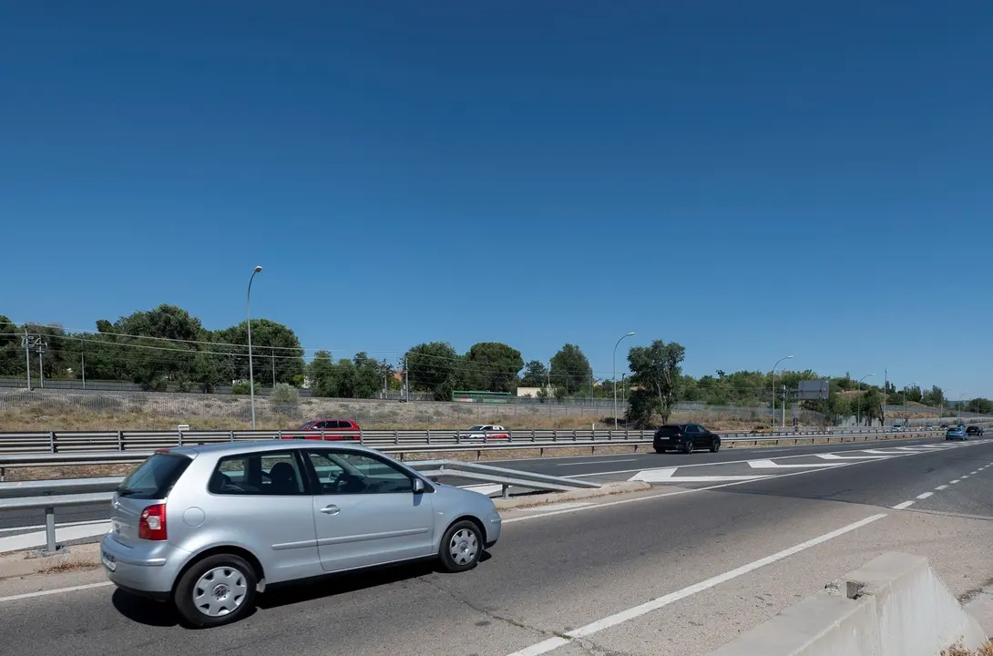 Un coche circula por la A3 en direcci&oacute;n Arganda del Rey, el d&iacute;a que arranca la operaci&oacute;n salida de agosto 2021, a 30 de julio de 2021, en Madrid, (Espa&ntilde;a). La operaci&oacute;n salida 2021, que se inicia este viernes 30 de julio desde las 15 horas, se prolongar&aacute; 
