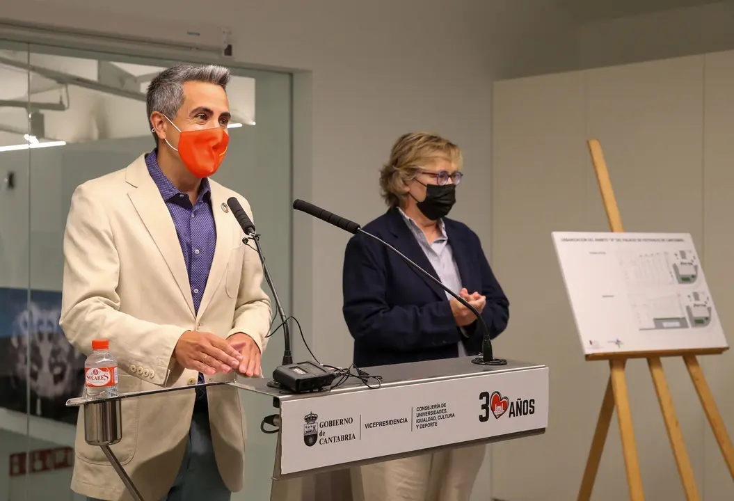 El vicepresidente y consejero de Universidades, Igualdad, Cultura y Deporte, Pablo Zuloaga, presenta, en rueda de prensa, los futuros proyectos culturales y de mejora del entorno.