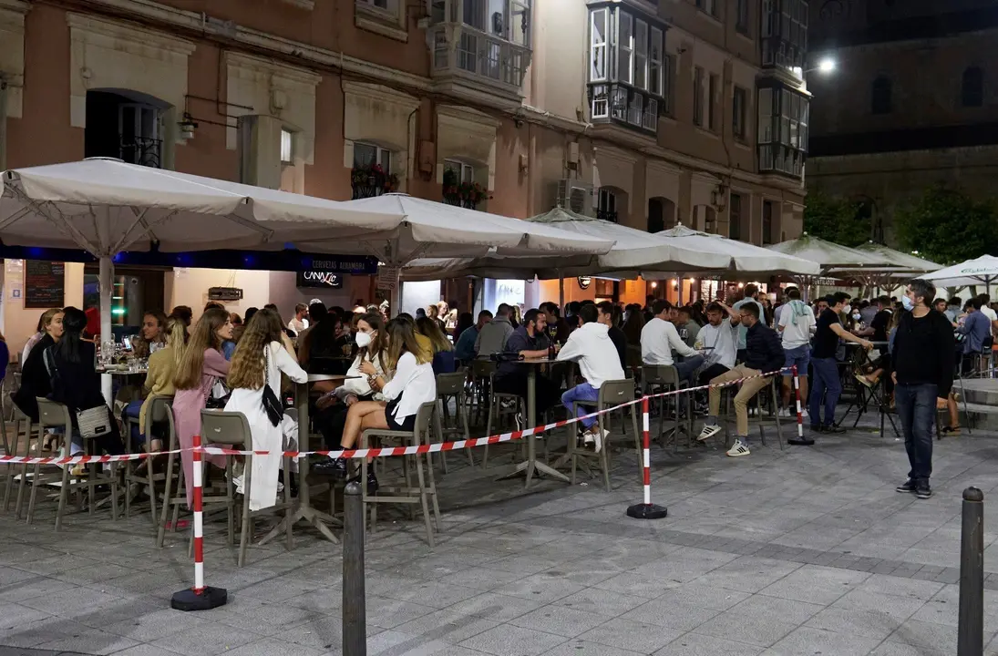 Ambiente en una calle de bares de Santander