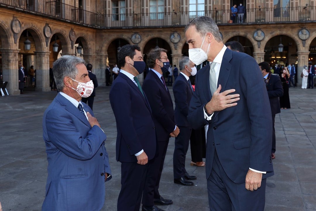 Revilla con el Rey en la Conferencia de Presidentes en Salamanca