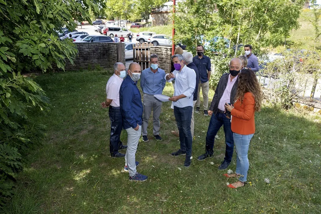 El Vicepresidente Y Consejero De Universidades, Igualdad, Cultura Y Deporte, Pablo Zuloaga, Visita La Bolera De Fontibre