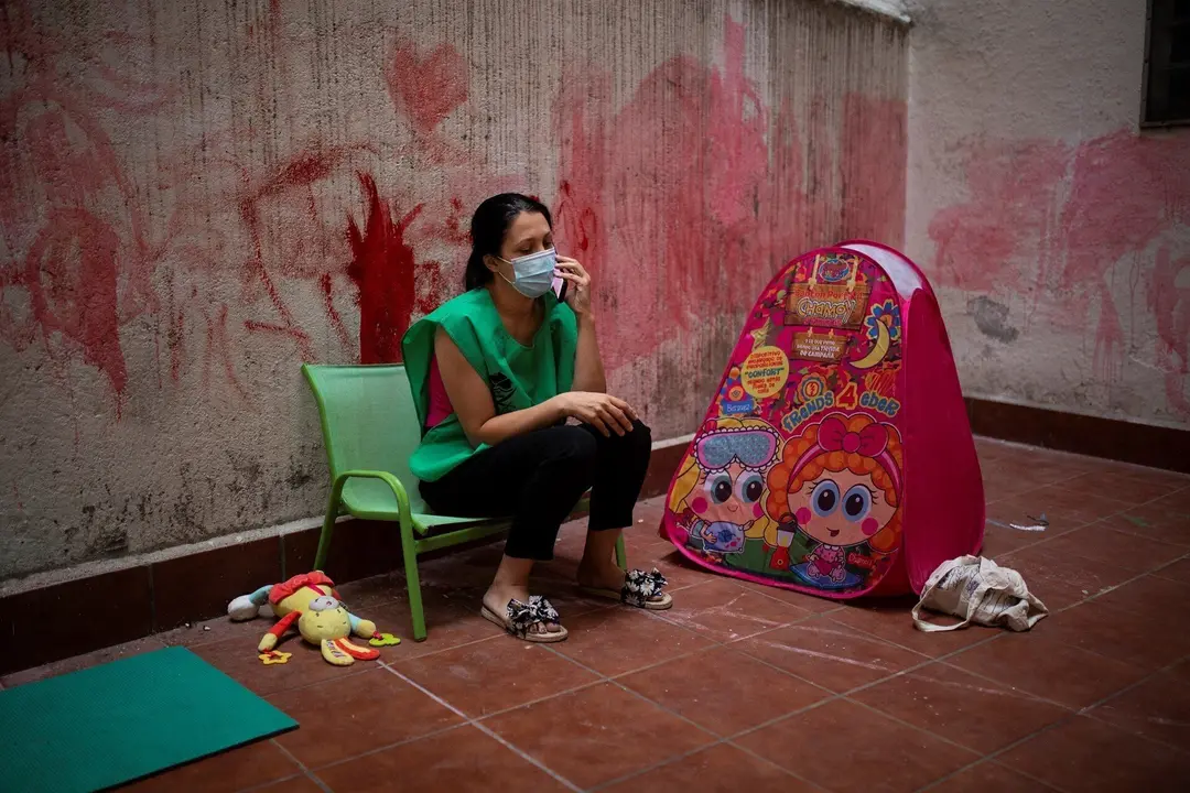 Una mujer desahuciada en Madrid.