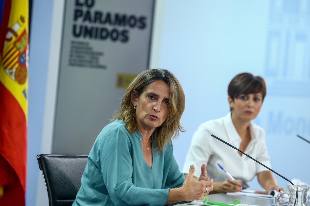 (I-D) La vicepresidenta tercera y ministra para la Transición Ecológica y el Reto Demográfico, Teresa Ribera