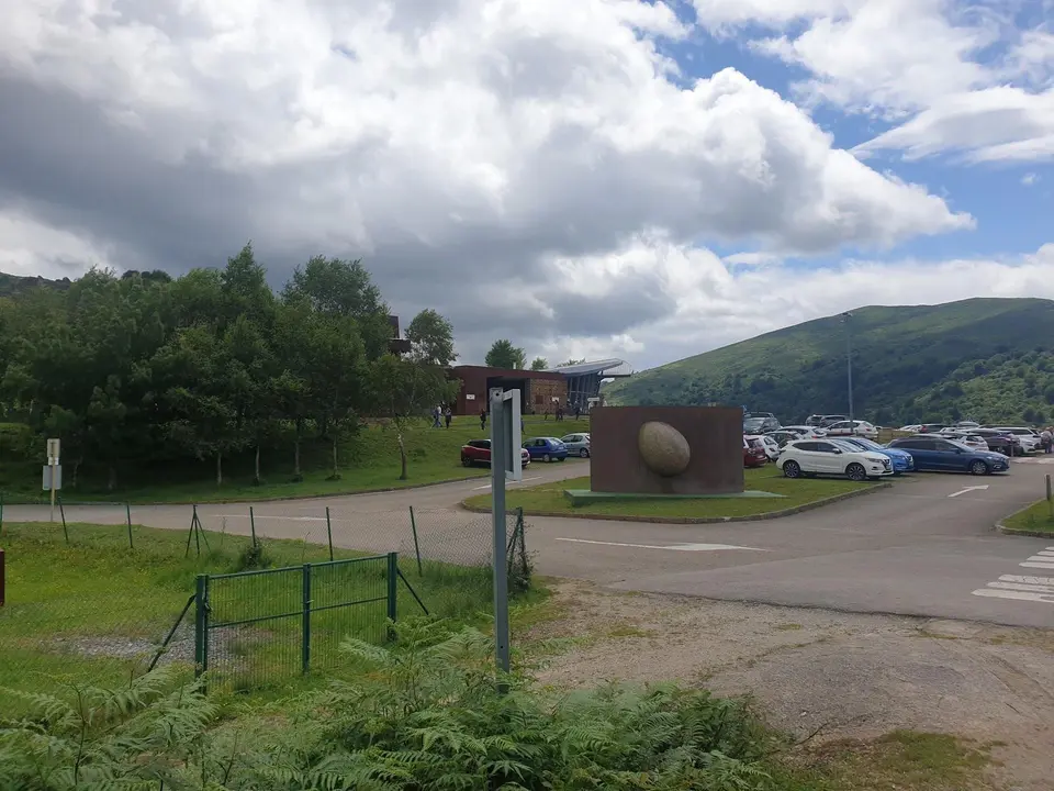 Vista de la entrada de la cueva del Soplao este mes de julio