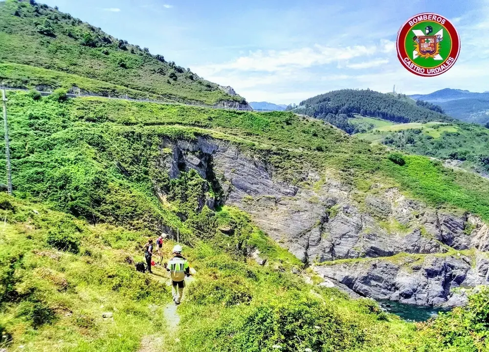 Rescate de un hombre en los acantilados de Saltacaballo.