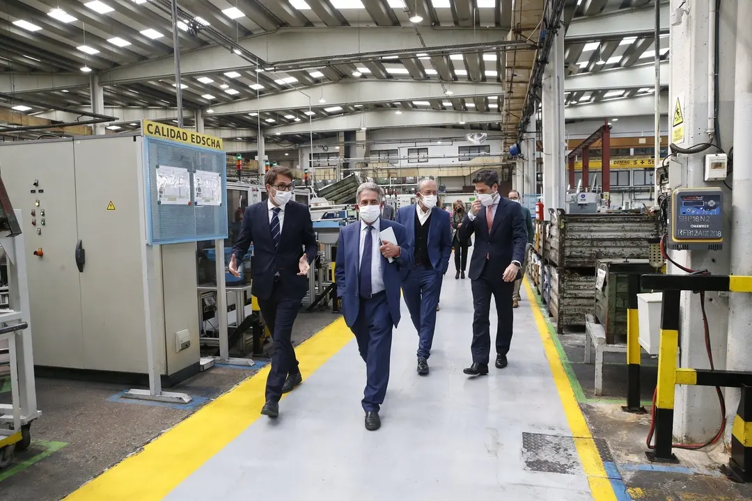 Visita a la planta de Edscha Santander.- Archivo
