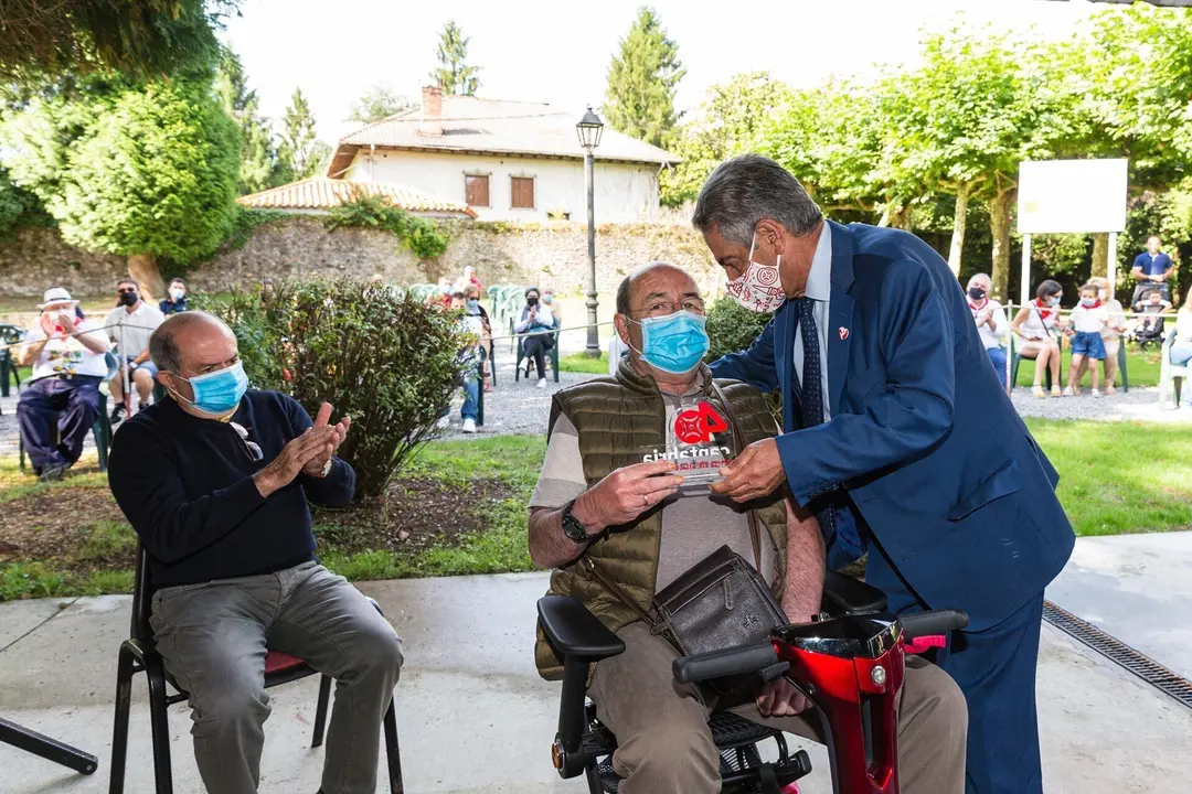 El presidente de Cantabria, Miguel &Aacute;ngel Revilla, acompa&ntilde;ado de varios consejeros, preside el acto institucional del D&iacute;a de Cantabria