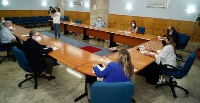 La presidenta del PP de Cantabria, Mar&iacute;a Jos&eacute; de Buruaga, y la diputada Isabel Urrutia se re&uacute;nen con representantes de entidades sociales.