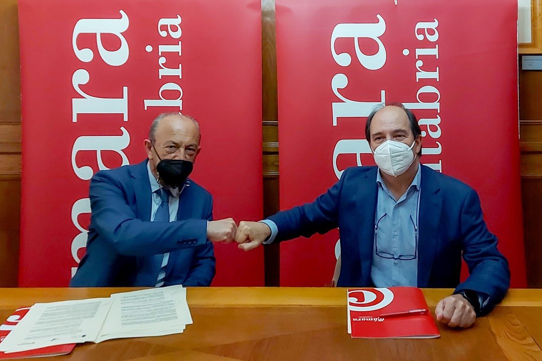 Javier López Marcano y Modesto Piñeiro firman el convenio de colaboración entre Sodercan y Cámara Cantabria para fomentar el emprendimiento femenino