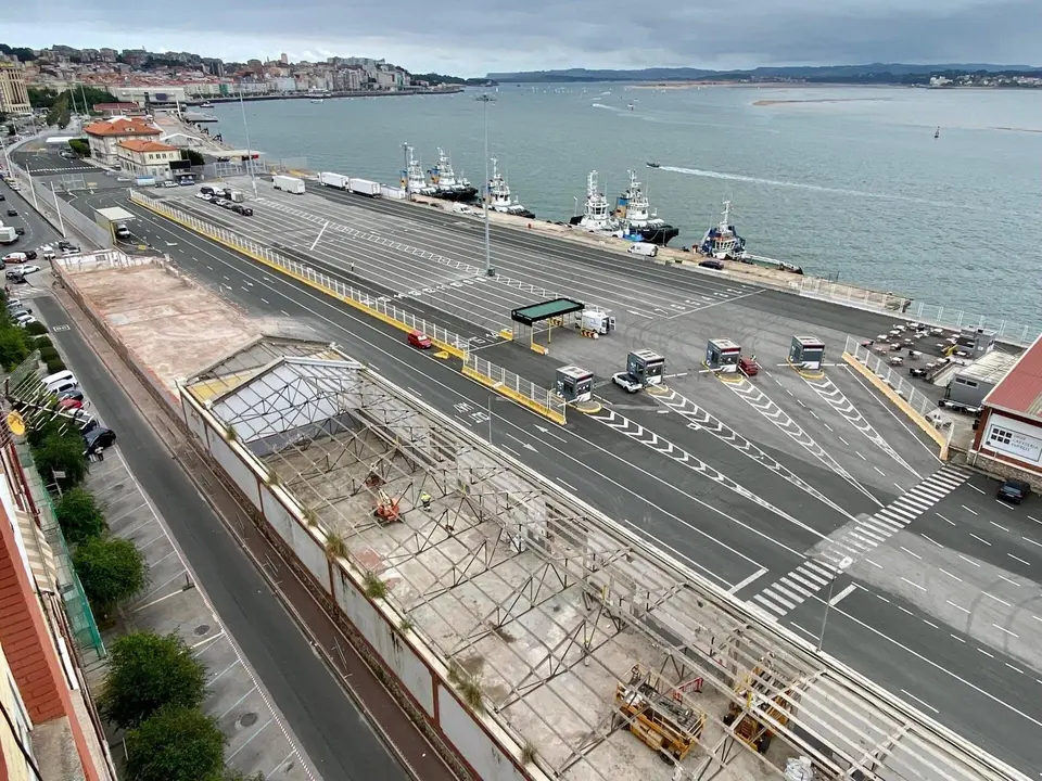 Trabajos derribo tinglados puerto Santander