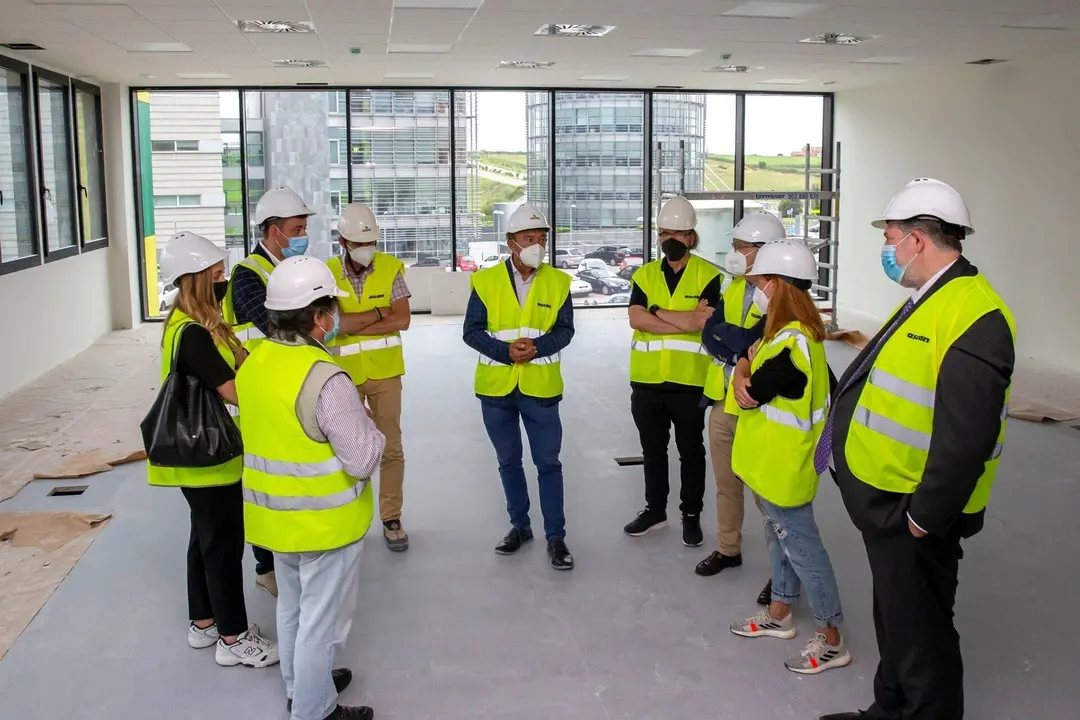 El consejero de Industria, Turismo, Innovaci&oacute;n, Transporte y Comercio, Javier L&oacute;pez Marcano, visita el edificio Bisalia, en el PCTCAN.