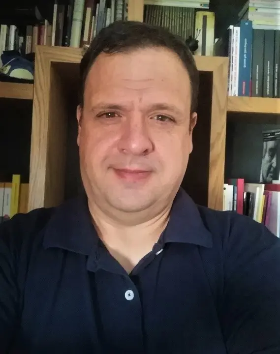 El poeta Jos&eacute; Mar&iacute;a Higuera.