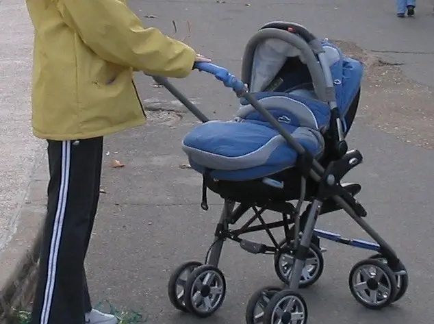 Archivo - Un carrito de beb&eacute;