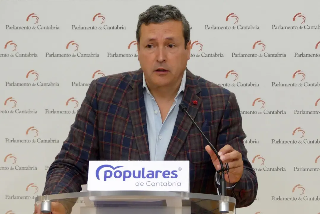 Archivo - El portavoz del PP en el Parlamento de Cantabria, I&ntilde;igo Fern&aacute;ndez