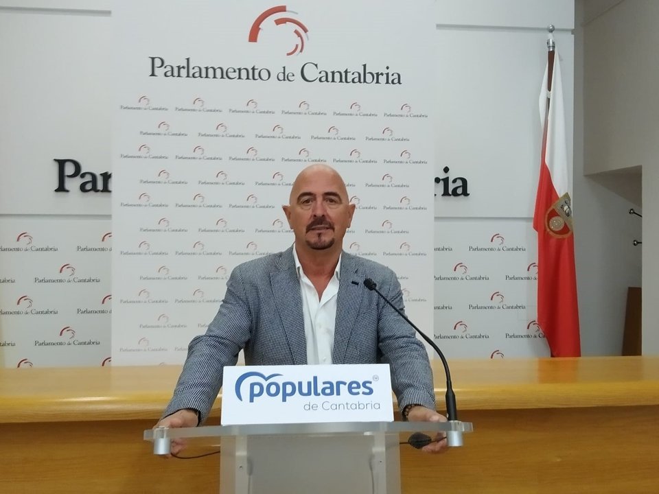César Pascual, diputado del PP cántabro y portavoz de Sanidad