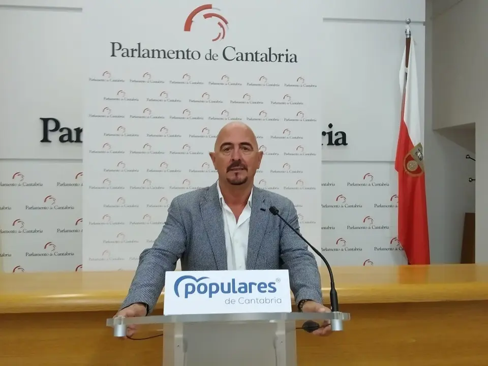 C&eacute;sar Pascual, diputado del PP c&aacute;ntabro y portavoz de Sanidad