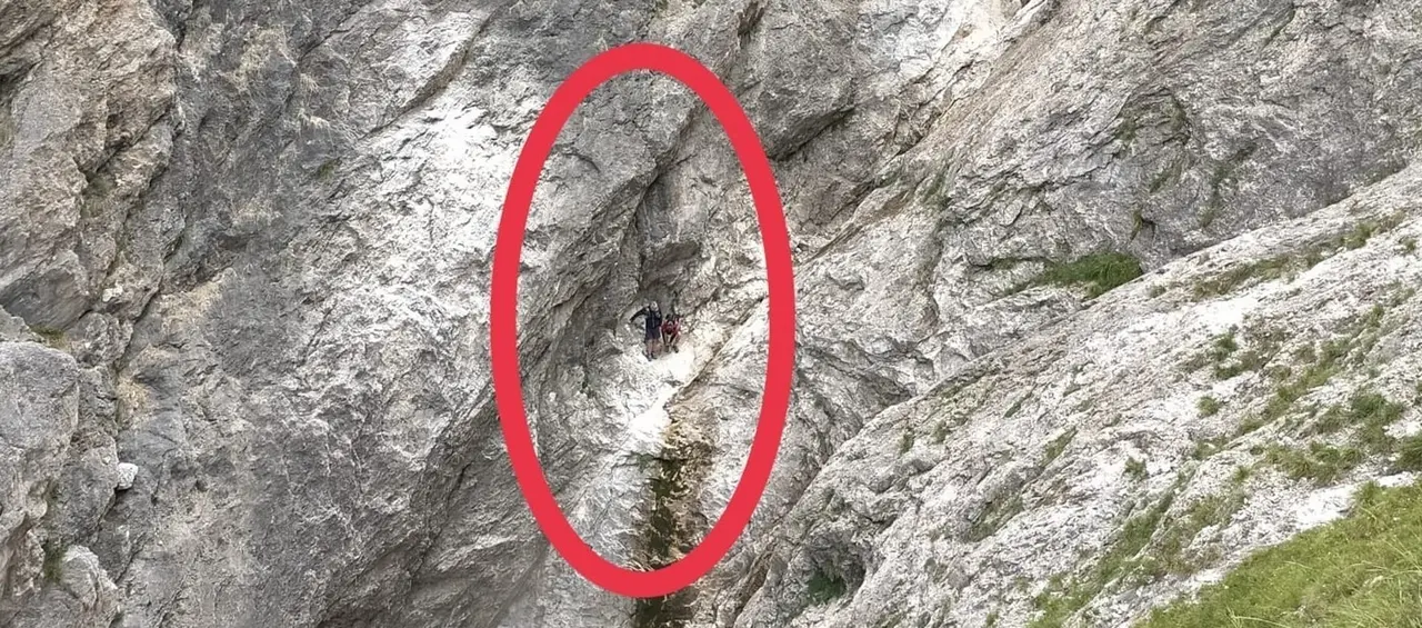 Monta&ntilde;eros c&aacute;ntabros rescatados