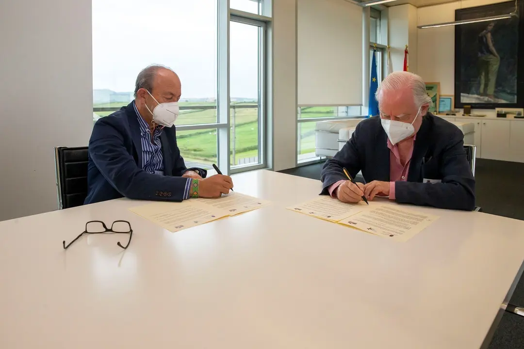 El Consejero De Industria, Turismo, Innovaci&oacute;n, Transporte Y Comercio, Javier L&oacute;pez Marcano, Firma Un Convenio Con El Presidente De La C&aacute;mara Minera, Jos&eacute; Ram&oacute;n Berasategui