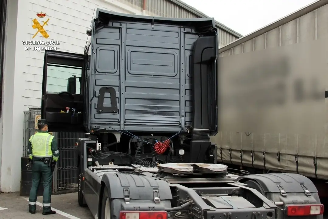 Cami&oacute;n intervenido en operaci&oacute;n contra la manipulaci&oacute;n de tac&oacute;grafos