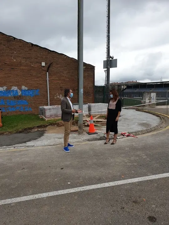 Zona de Astillero donde se est&aacute;n ejecutando los trabajos de prolongaci&oacute;n de la acera en Camino de Orconera