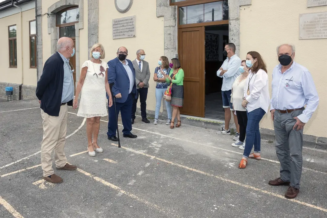 CEIP Leopoldo y Josefa del Valle. La Cavada, Riotuerto La consejera de Educaci&oacute;n y Formaci&oacute;n Profesional, Marina Lomb&oacute;, visita este centro educativo.