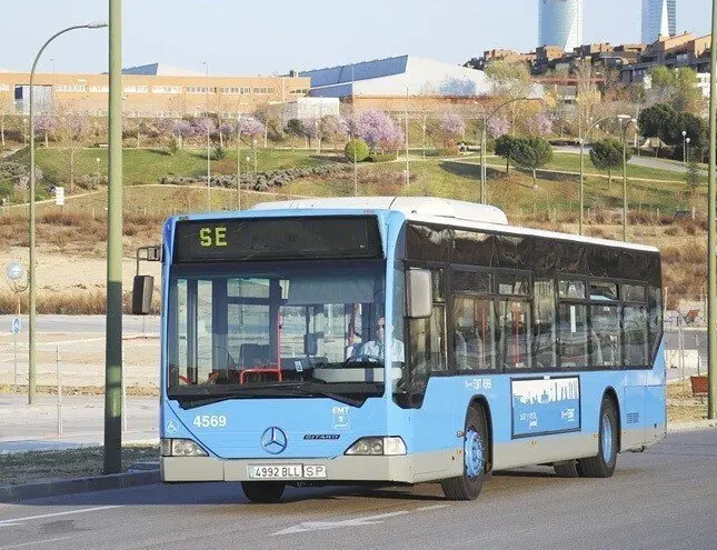 Archivo - Imagen de archivo de un autob&uacute;s de servicio especial de la EMT