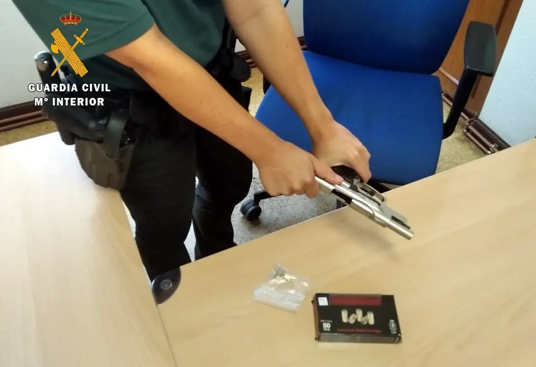 Pistola intervenida en la operaci&oacute;n
