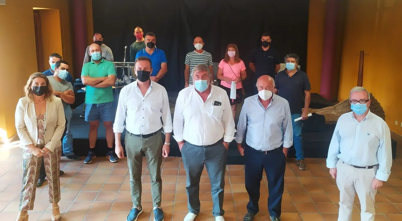 El consejero de Desarrollo Rural,  Guillermo Blanco, en la reuni&oacute;n de la Asociaci&oacute;n Calidad Diferenciada Patata de Valderredible.