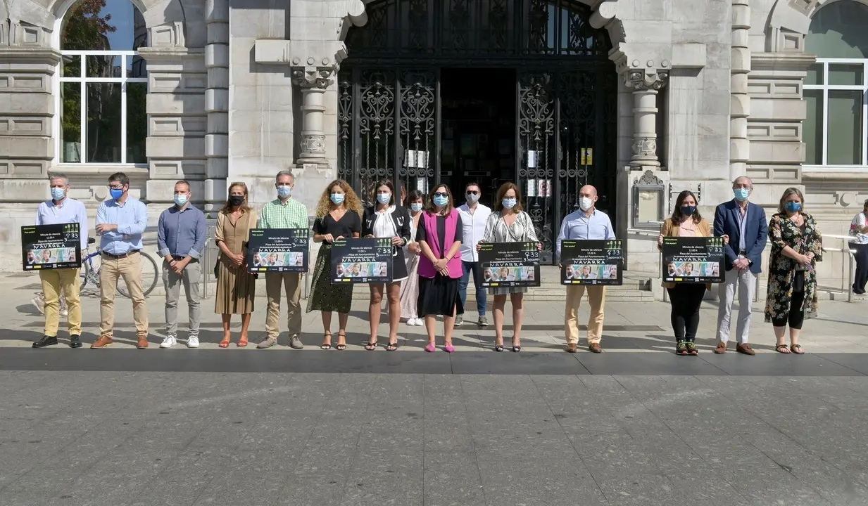 Minuto de silencio por la mujer asesinada en Navarra