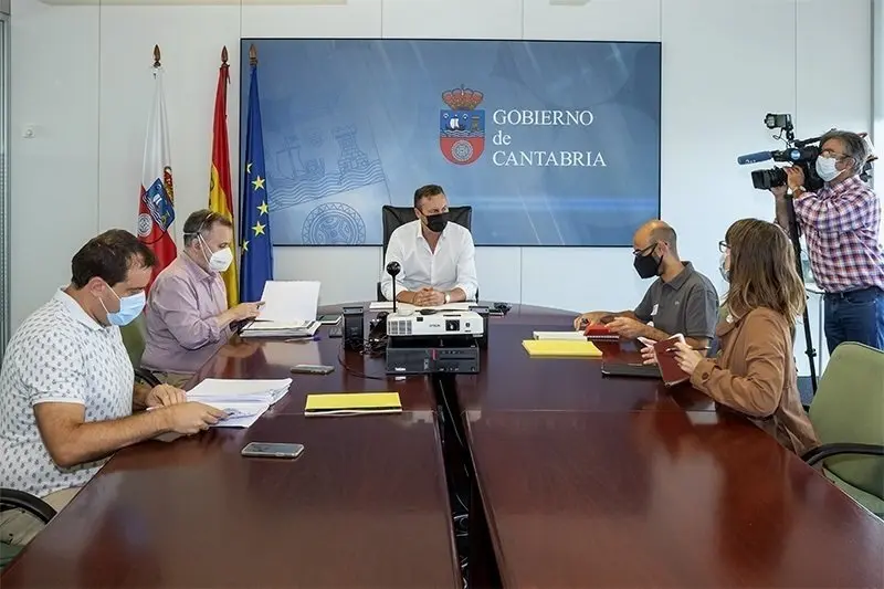 09:00 horas.  Sala de Reuniones de la Consejer&iacute;a de Desarrollo Rural, Ganader&iacute;a, Pesca, Alimentaci&oacute;n y Medio Ambiente (3&ordf; planta), PCTCAN
El consejero de Desarrollo Rural, Ganader&iacute;a, Pesca, Alimentaci&oacute;n y Medio Ambiente, Guillermo Blanco, recibe a representantes de Red Cambera.
