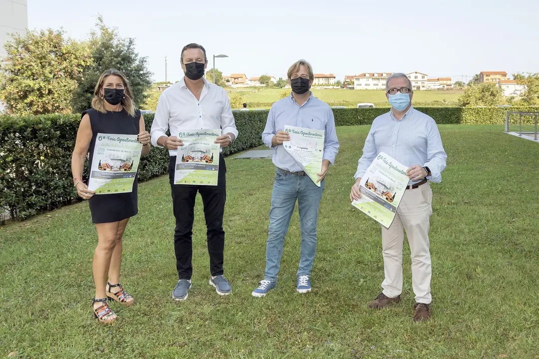 El consejero de Desarrollo Rural, Ganader&iacute;a, Pesca, Alimentaci&oacute;n y Medio Ambiente, Guillermo Blanco, y el alcalde de Reoc&iacute;n, Pablo Diestro, en la presentaci&oacute;n de la VI Feria Alimentaria de Productos de Cantabria.