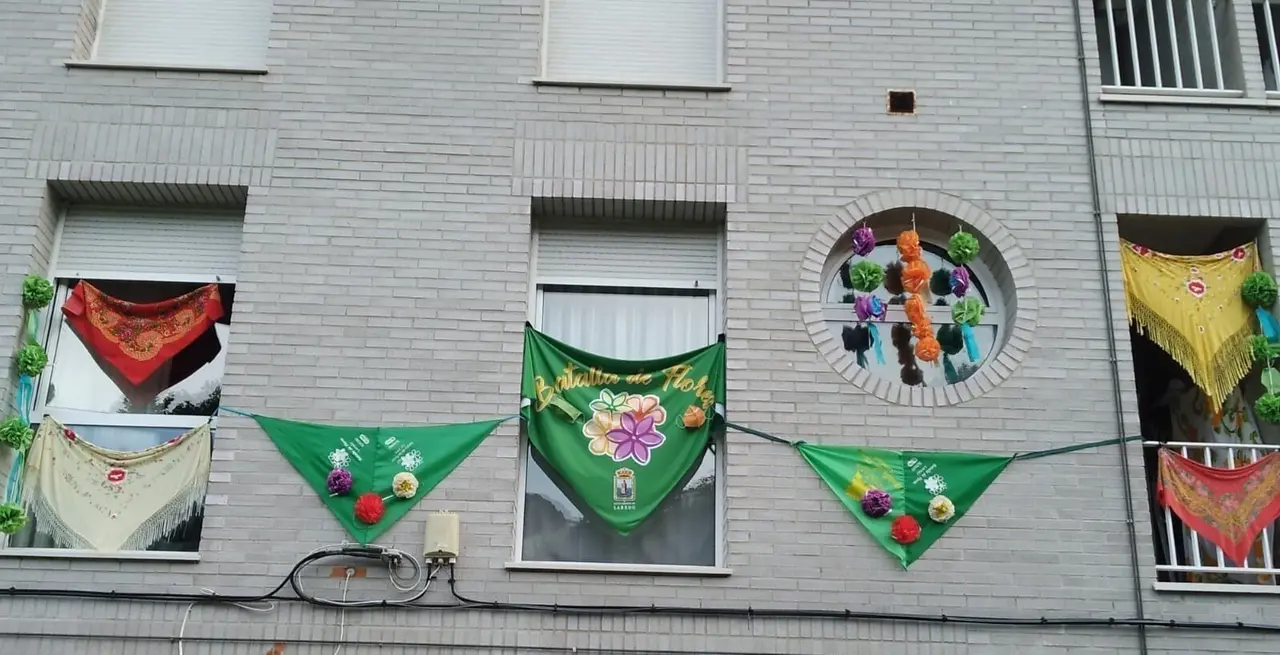 Concurso de decoraci&oacute;n de fachadas y balcones de Laredo