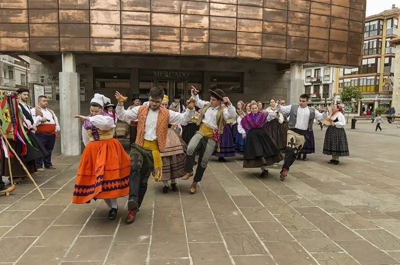 Programaci&oacute;n de la campa&ntilde;a El Origen. Grupo de danzas San Pablo de Torrelavega.
27 de julio de 2021
